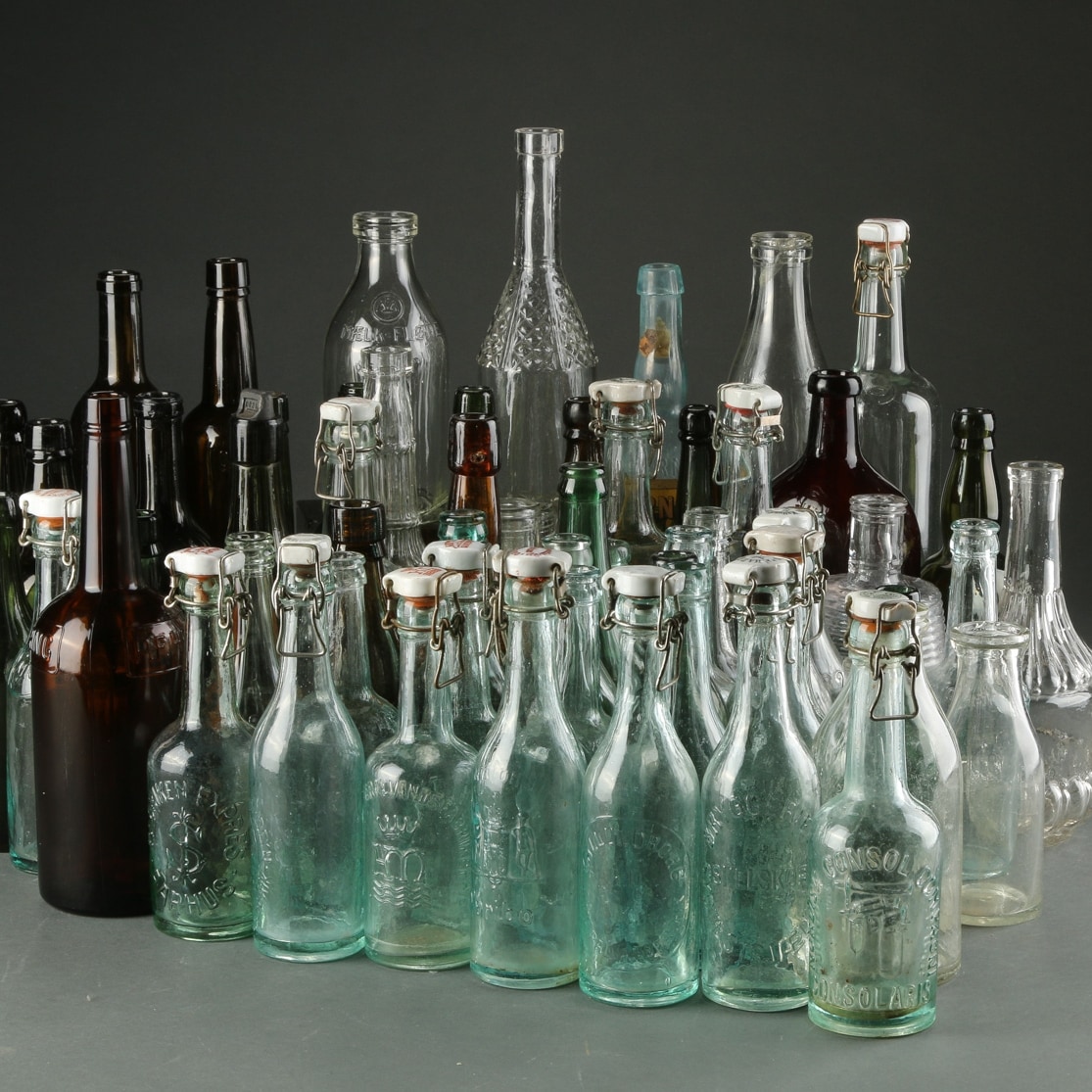 Samling gamle flasker (60) | Lauritz.com