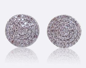 Et par pink brillant ørestikker/skruer i 14 kt. hvidguld prydet med naturlige light pink brillantslebne diamanter, samlet ca 0.30 ct