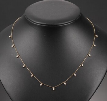Diamonds by Frisenholm. Dråbe halskæde af 18 kt. guld med diamanter, ialt ca. 0.70 ct.
