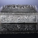 Kinesisk æske af sølv rigt dekoreret med fohunde, fugle mv., ca. 1880-1900