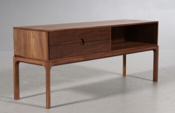 Kai Kristiansen. Kommode / entrébord, valnøddetræ. Model 1C