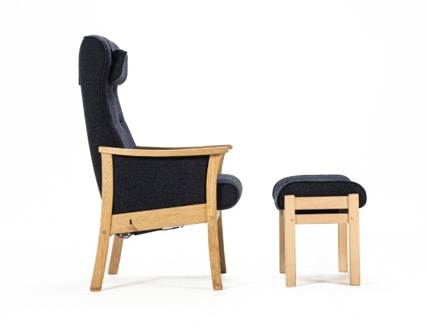 Danish furniture manufacturer: Otium armchair with stool, oak (2)