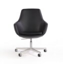 Arne Jacobsen. Kontorstol i sort læder, model 3211 'Lille Giraf'