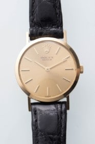 Rolex 'Cellini' ref. 3600. Dameur i 18 kt. guld med gylden skive.