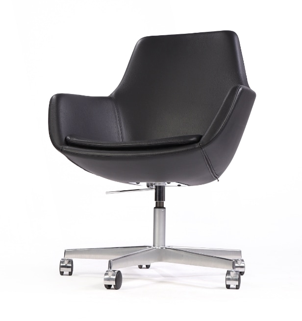 Arne Jacobsen. Kontorstol i sort læder, model 3211 'Lille Giraf'