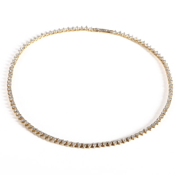 Diamond necklace in 14 kt. gold with 101 diamonds, clasp with 7 diamonds