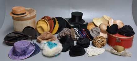 En samling hatte fra 1900-1980 Denne vare er til omsalg under varenummer 4487825 -