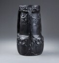 L. Hjorth, Bornholm. Lampe i sort terracotta med ugler og flagermus, slut 1800-tal