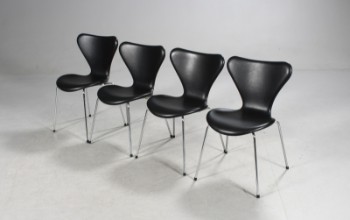 Arne Jacobsen.Syveren. Fire spisestole, sort læder, model 3107 (4)