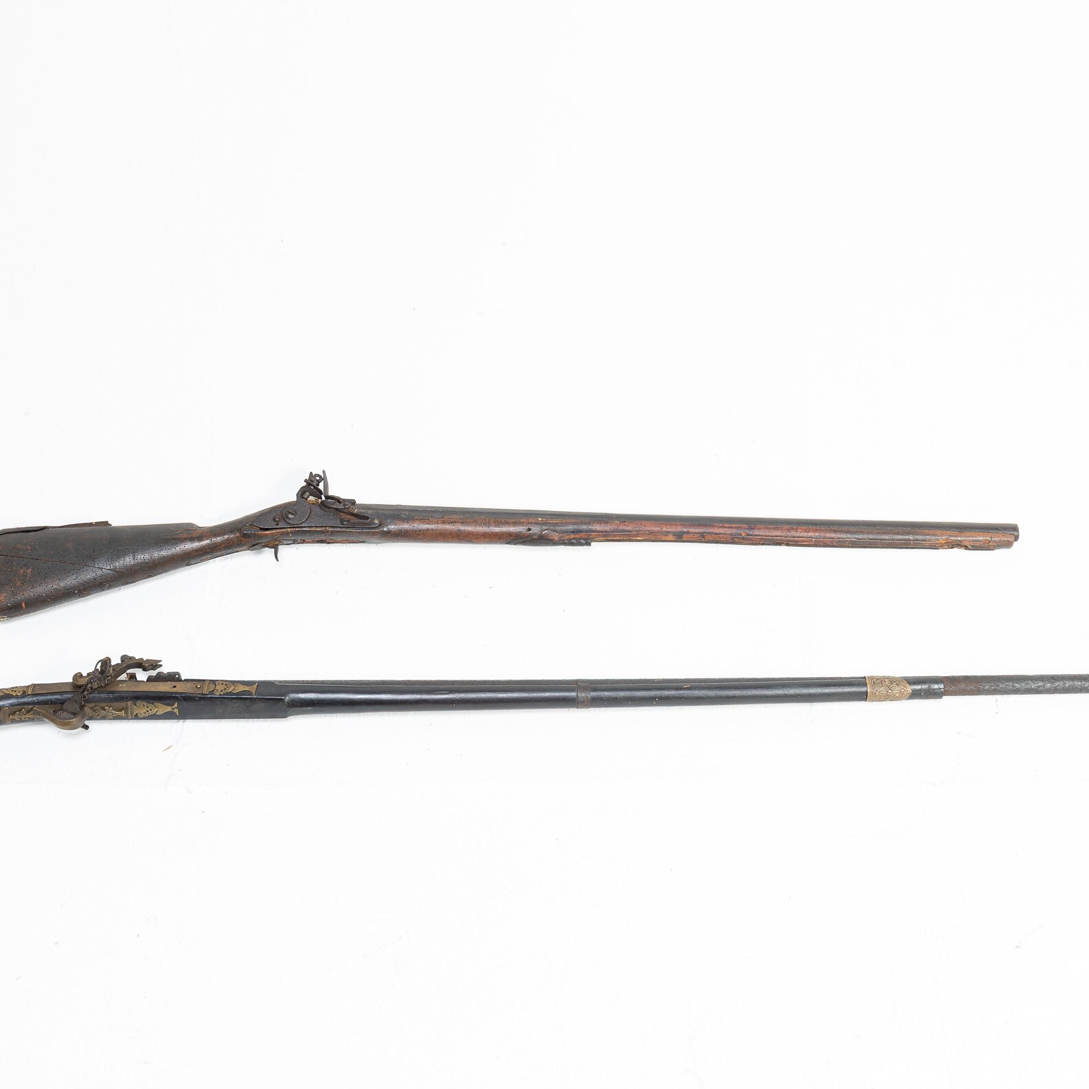 Oriental matchlock rifle and European flintlock rifle (2) | Lauritz.com