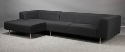 Karl / 2½ pers. sofa med chaiselong, Less Jill - Lauritz.com