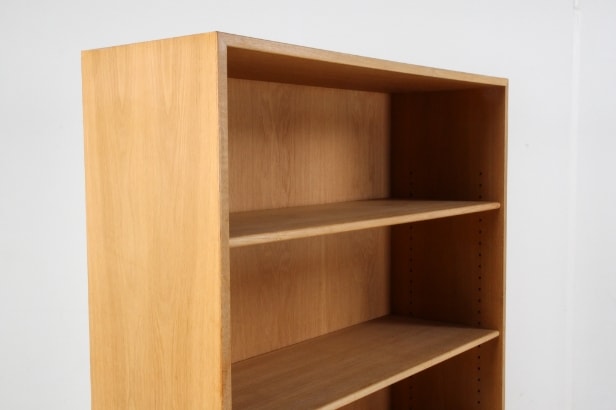 H. J. Wegner for Ry furniture. Pair of bookcases, oak, (2)