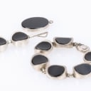 N.E. From: An onyx jewellery set of sterling silver. (3)