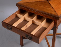 Engelsk spillebord af mahogni. 1800-tallets - Lauritz.com