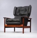 Sven Ivar Dysthe. High-back armchairs with ottoman in rosewood, rarely offered at auction (2)
