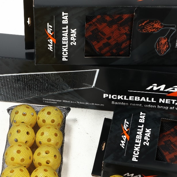 Pickleball equipment, Paddles, balls and nets (5)
