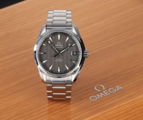 Omega 'Seamaster Aqua Terra 39mm.'. Co-Axialt herreur af stål med mørkegrå skive, ca. 2008