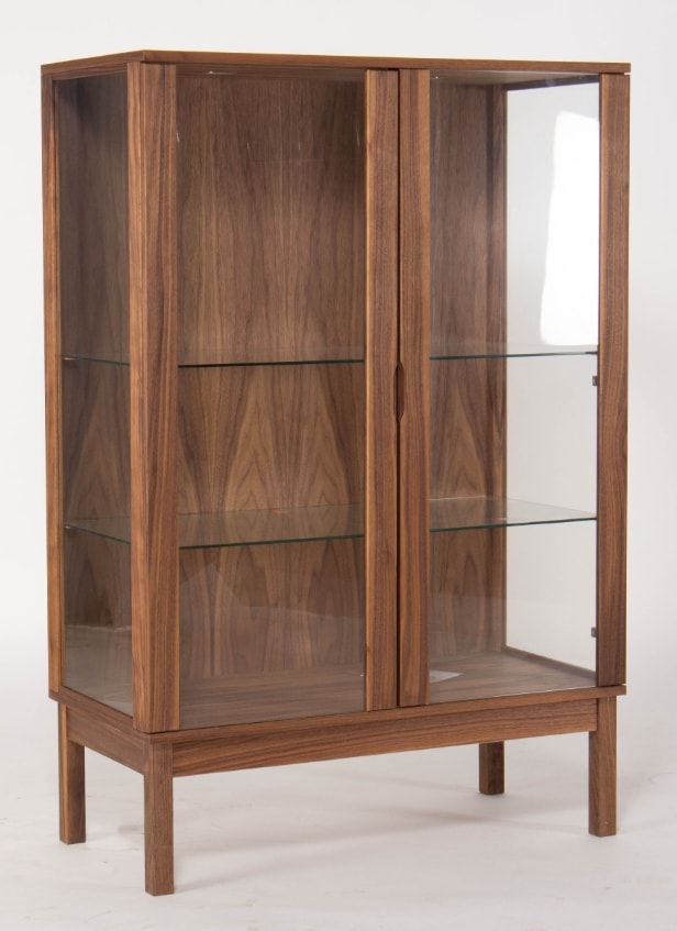 437. Klim Furniture. Vitrineskab af olieret valnød, model V302