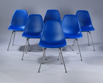 Charles Eames. Sæt på seks skalstole, model DSX, blå. (6)