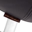 Arne Jacobsen. Kontorstol i sort læder, model 3211 'Lille Giraf'