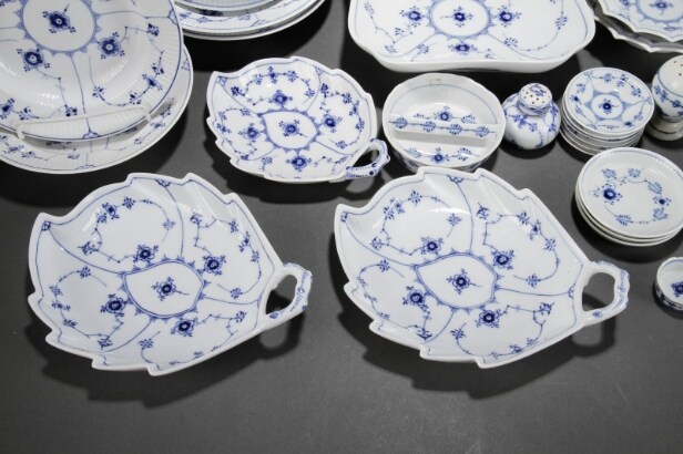 Royal Copenhagen. Musselmalet riflet service af porcelæn (62)