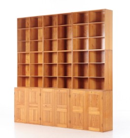 Mogens Koch for Rud. Rasmussen. Shelving wall of pine (9+7)