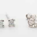 Pair of solitaire diamond earrings, 14 kt. white gold, approx. 0.10 ct