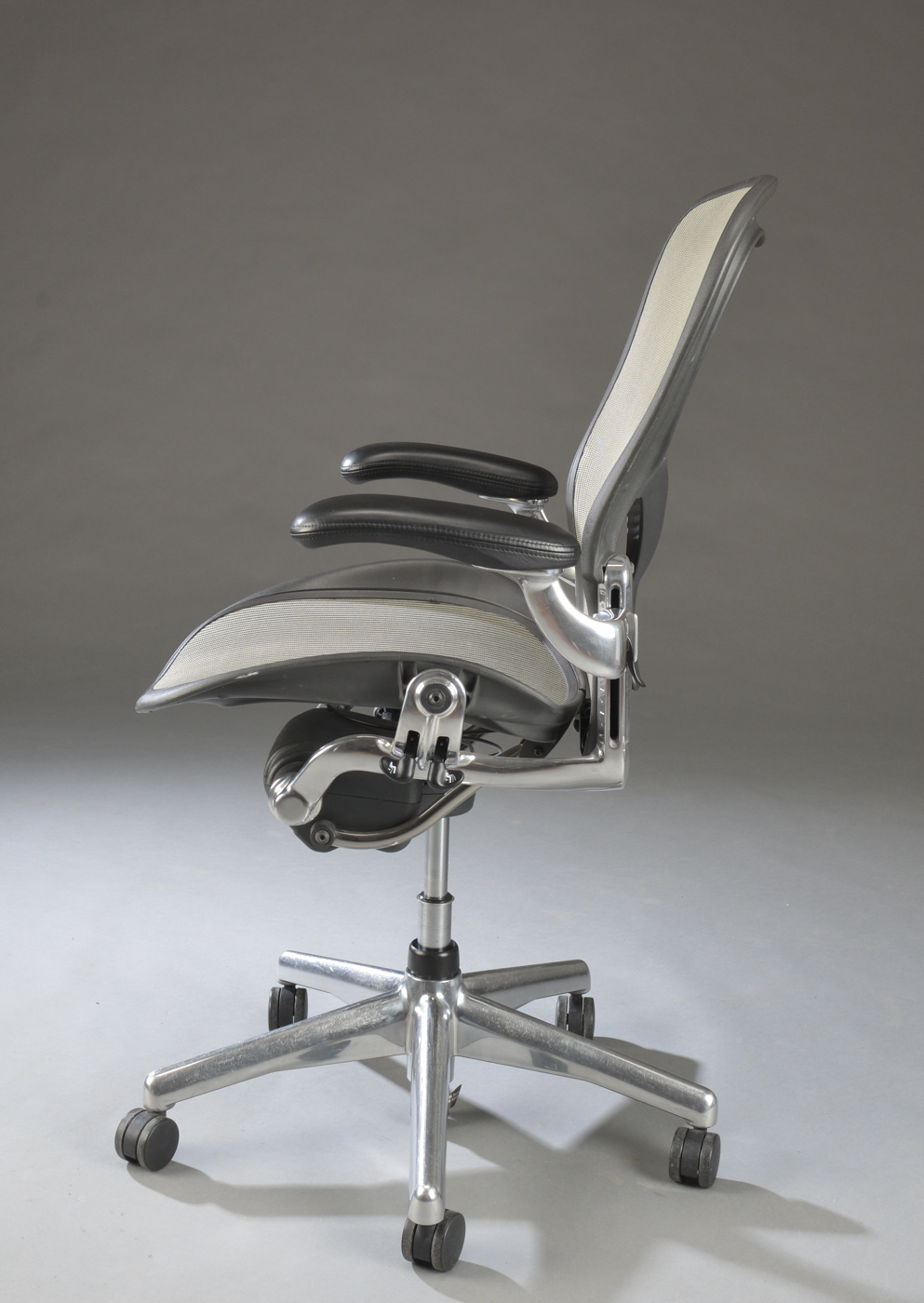 Donald Chadwick William Stump Office Chair In Polished Aluminium Multi Adjustable Office Chair Model Aeron C New Generation This Lot Has Been Put Up For Resale Under The New Lot No 4851464