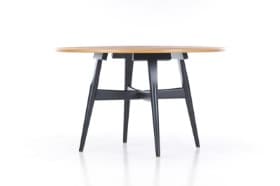 Hans J. Wegner for Getama. Cirkulært spisebord af eg, model 'GE-526'