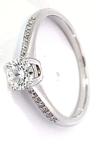 Ring with brilliant cut diamonds 0.46ct