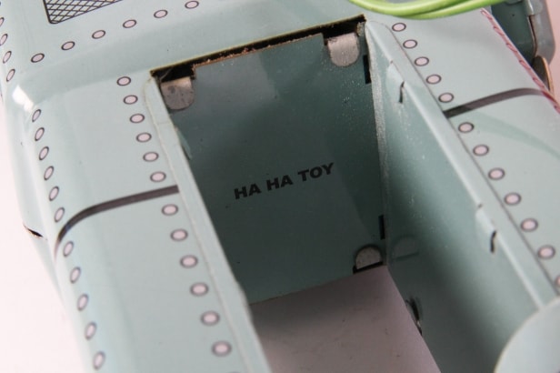 Ha Ha Toy. Robot Piston Action. Batteridrevet Robot samt Lantern Robot og 4 stk. Japanske Robot Låg / topemballage og 3 Danske Filmprogrammer (9)