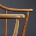 Hans J. Wegner. 'Den kinesiske stol' / 'Kinastolen'. Armstol af massiv lys kirsebær