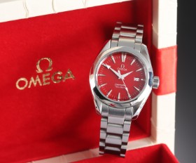 Omega 'Seamaster Aqua Terra Marui RED edition'. Ladies' watch in steel with red dial, approx. 1998