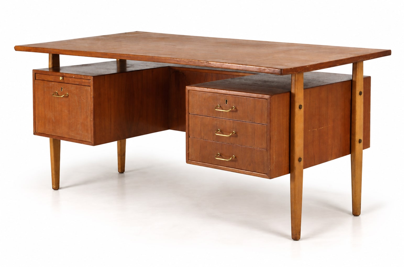 Torben Strandgaard for Falster Møbelfabrik. Freestanding desk, teak/oak