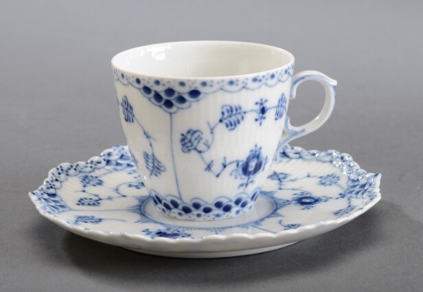 Royal Copenhagen. Musselmalet helblonde kaffekopper (12)
