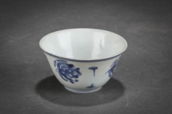 Lille kinesisk skål dekoreret i blåt, Chen Hua mærke