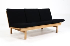 Børge Mogensen. Tre-personers fritstående sofa, model 2218, nybetrukket