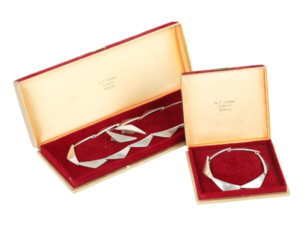 Bent Gabrielsen for Hans Hansen: A 'Peak' jewellery set of sterling silver. (4)