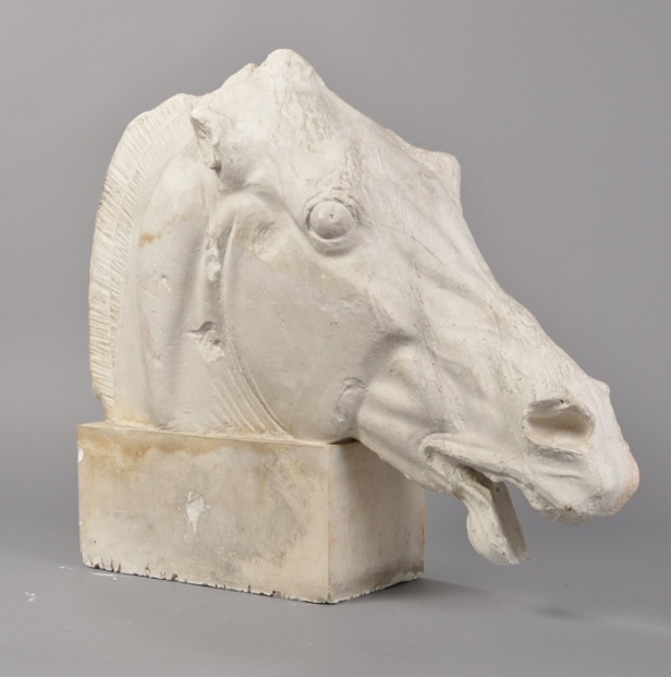 Hesteskulptur af gips. Usign. Ant. Victor Kvedéris(1909-66).