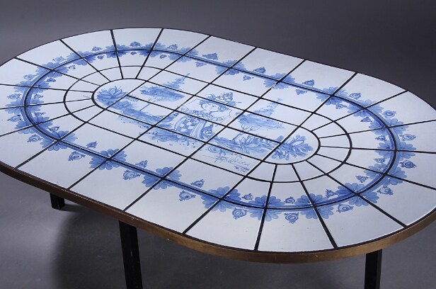 Bjørn Wiinblad. Ovalt bord med kakler, 1970