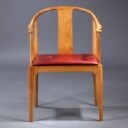 Hans J. Wegner. 'Den kinesiske stol' / 'Kinastolen'. Armstol af massiv lys kirsebær
