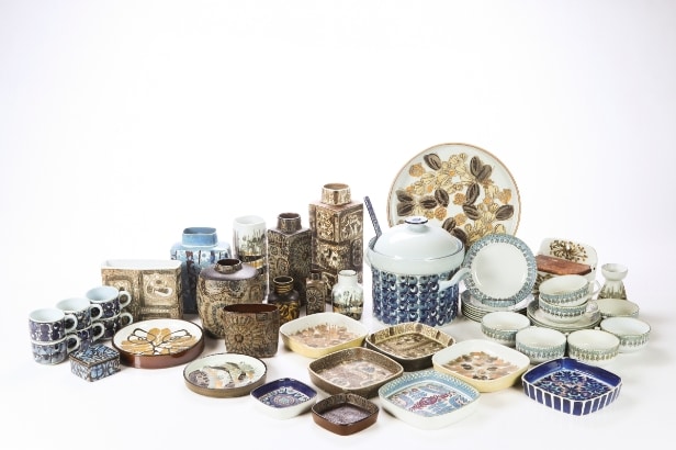 Royal Copenhagen. Samling vaser, punchbowle, tekopper mm. (54)