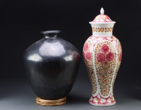 Two large floor pots. 20th century (2)