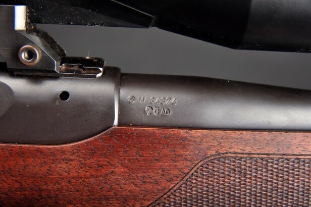 Jagtriffel Sauer 202 Classic kal. 9,3x62 med Zeiss Diavari 2,5x10-48 m/skinne og sigte 4 samt ekstra 5 skuds magasin.