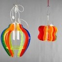 Dansk lampeproducent. Par pendler af farvet plexiglas/plast (2).