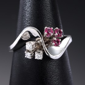 Brilliant and spinel ring in 14 kt. white gold