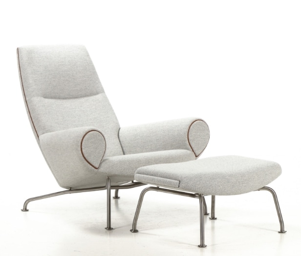 H. J. Wegner Ox-chair - Queen. Lænestol med tilhørende skammel. (2)