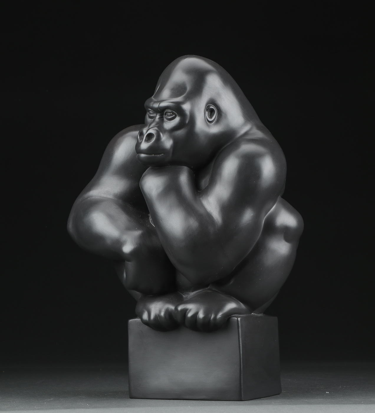 Pia Langelund for Royal Copenhagen. Gorilla af bisquit. | Barnebys