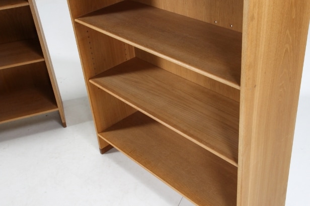 H. J. Wegner for Ry furniture. Pair of bookcases, oak, (2)