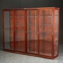 Stor vitrine/udstillingsskab